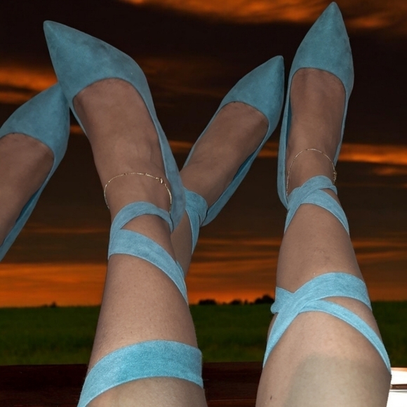 Shoedazzle Lace  Grey Heels - Picture 2 of 3